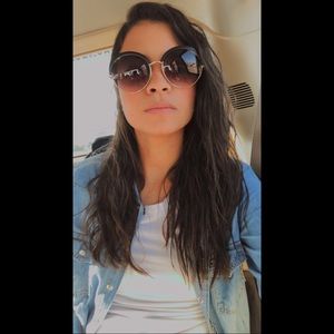 Meet your Posher, Yarisel